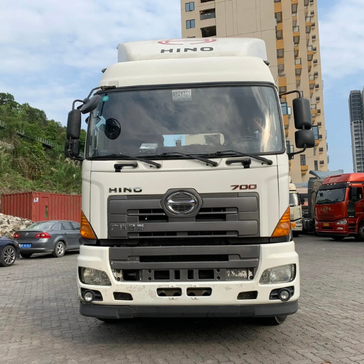 HINO 700 4×2 tractor truck