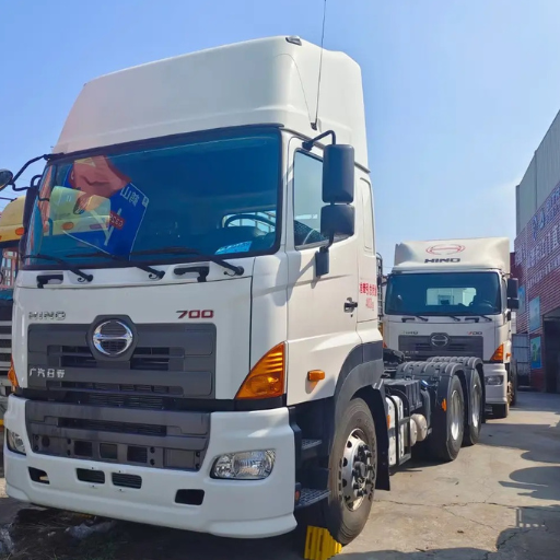 HINO 700 4×2 tractor truck